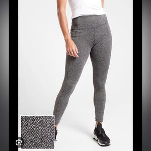 Like new - Athleta Charcoal Delancey Herringbone Legging - size small